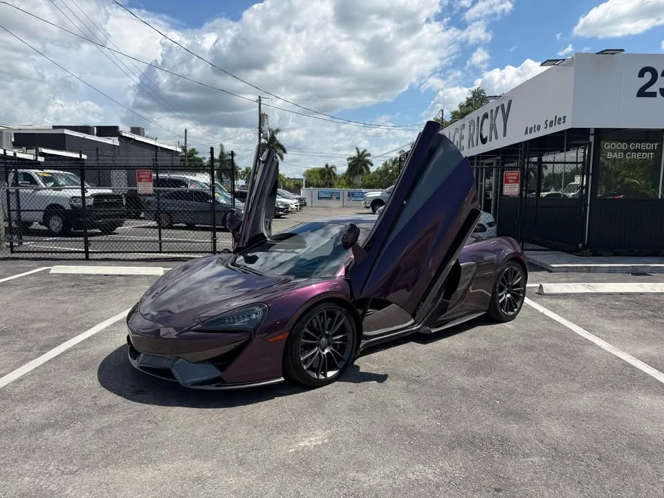 2017 McLaren 570S - Image 11 of 20