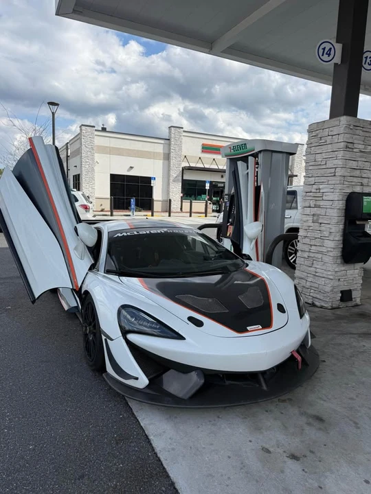 2017 McLaren 570S - Image 7 of 17
