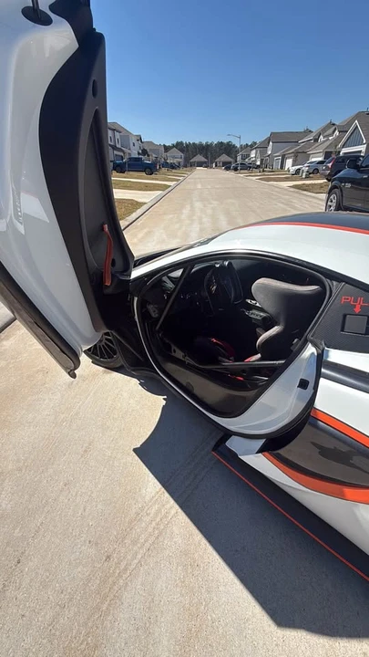 2017 McLaren 570S - Image 8 of 17