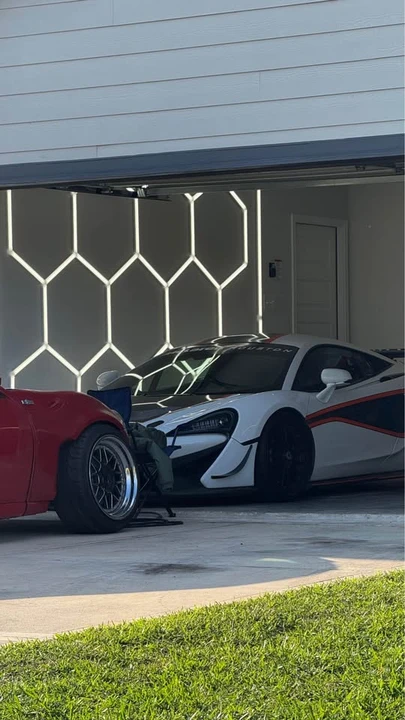 2017 McLaren 570S - Image 11 of 17