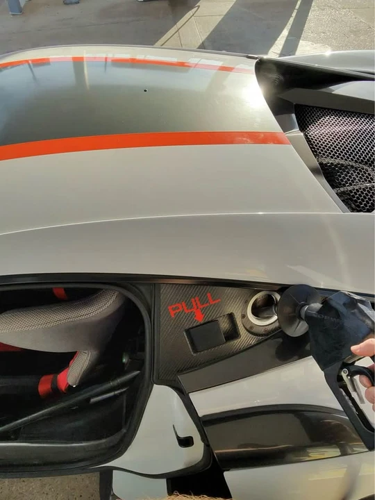 2017 McLaren 570S - Image 10 of 17