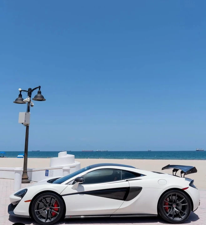 2017 McLaren 570S - Image 4 of 6