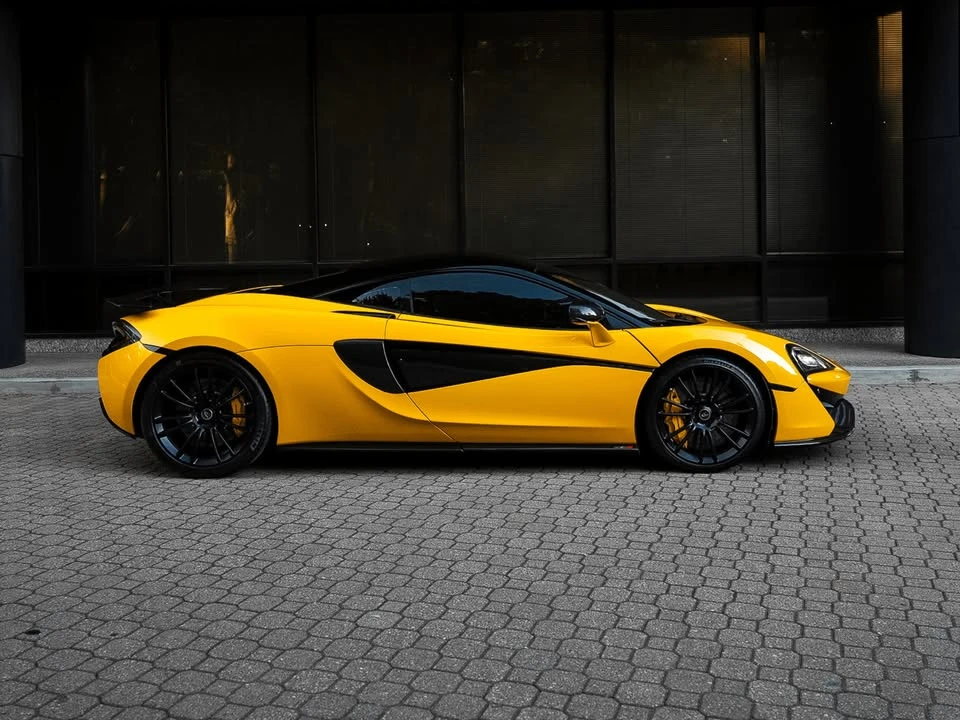 2017 McLaren 570S - Image 8 of 20
