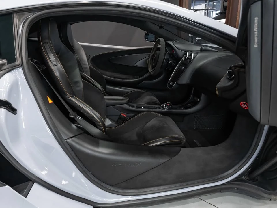 2017 McLaren 570S - Image 4 of 8
