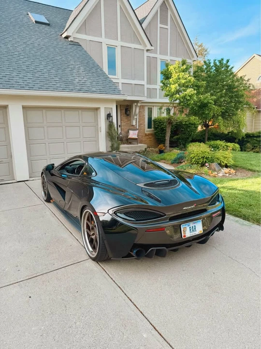2017 McLaren 570GT - Image 2 of 10