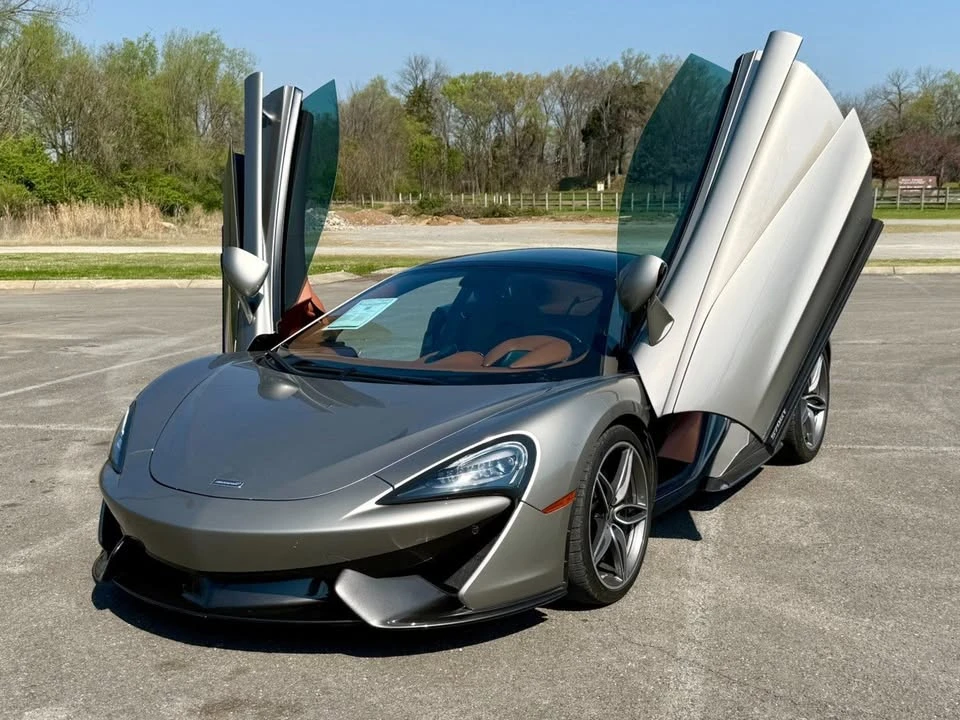 2017 McLaren 570GT - Image 2 of 20