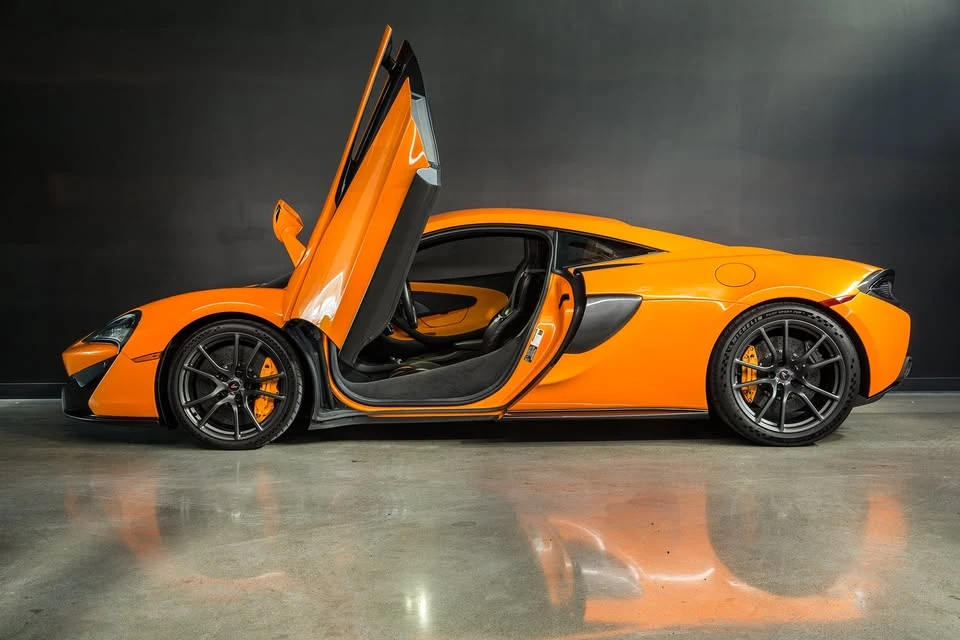 2017 McLaren 570S - Image 2 of 17