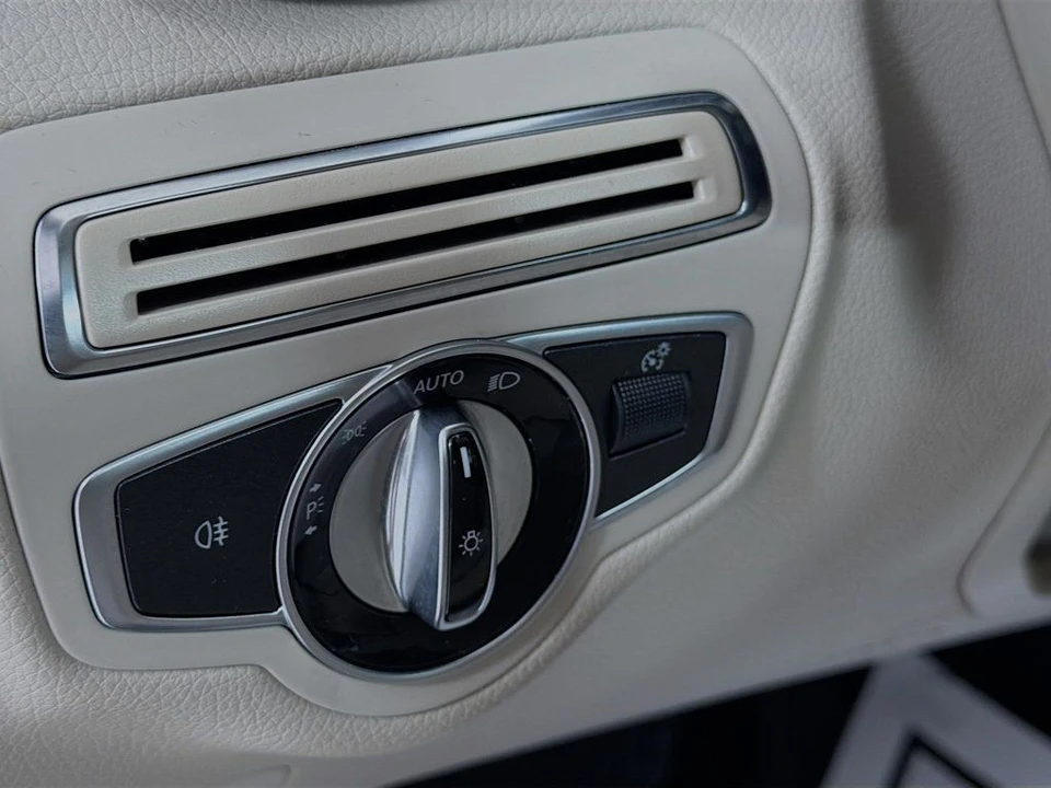 2017 Mercedes-Benz W205 C-Class - Image 10 of 12
