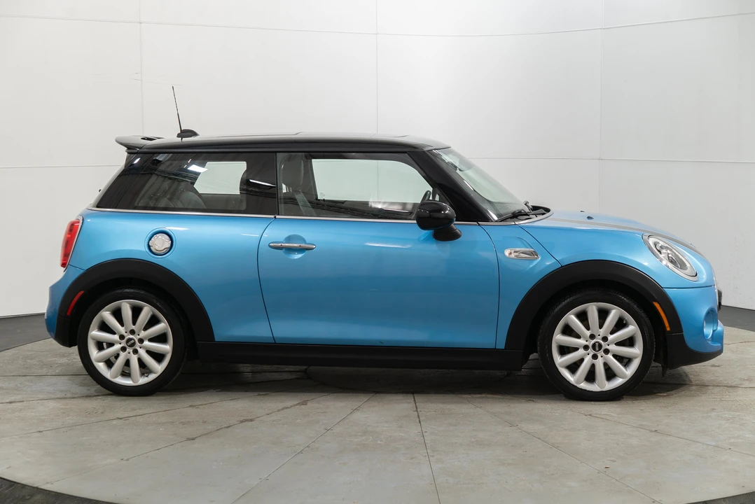 2017 Mini Mini Cooper S 3rd Gen - Image 8 of 31