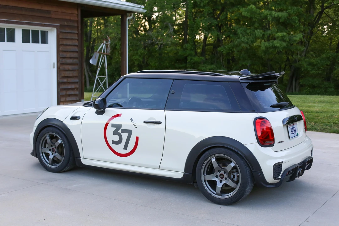 2017 Mini Mini Cooper S 3rd Gen - Image 16 of 31
