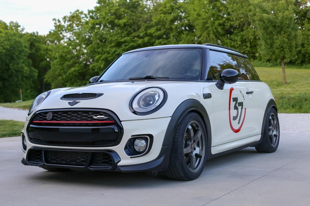 2017 Mini Mini Cooper S 3rd Gen - Image 9 of 31