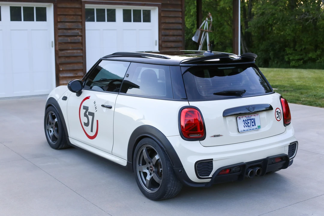2017 Mini Mini Cooper S 3rd Gen - Image 18 of 31