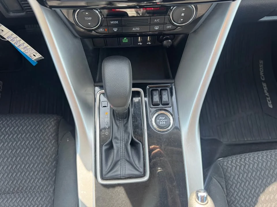 2017 Mitsubishi Eclipse Cross - Image 10 of 16