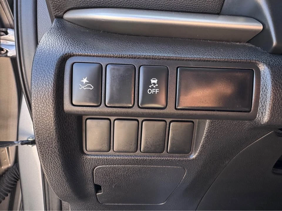 2017 Mitsubishi Eclipse Cross - Image 16 of 16