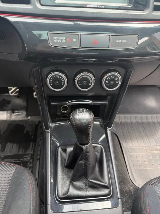 2017 Mitsubishi Lancer - Image 13 of 18