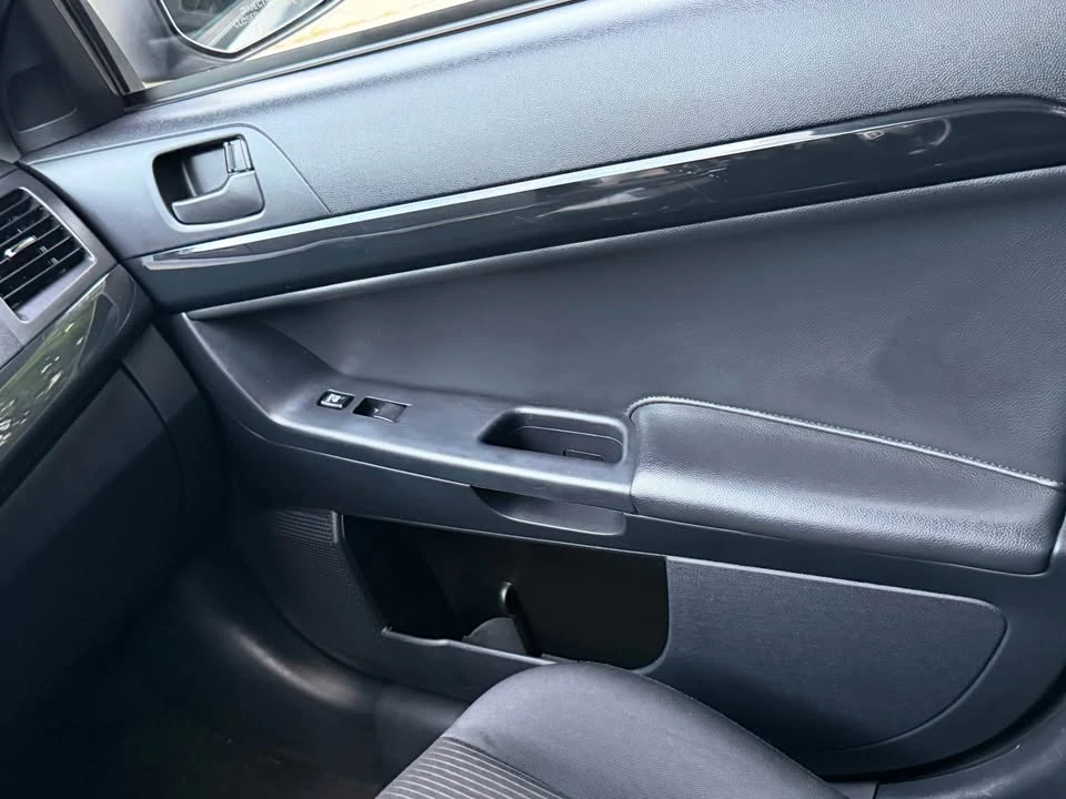 2017 Mitsubishi Lancer - Image 13 of 20