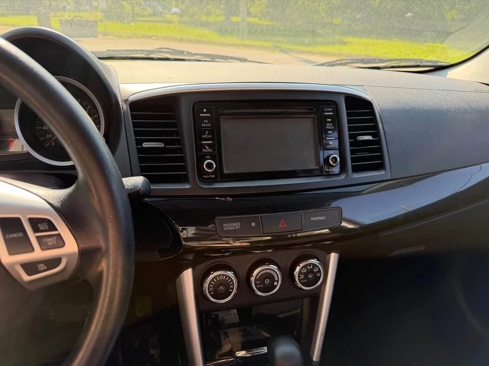 2017 Mitsubishi Lancer 10th Gen - Image 8 of 11