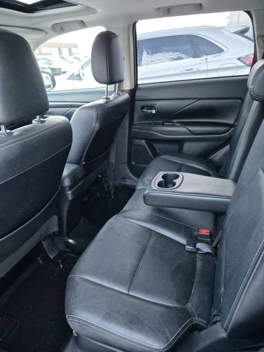 2017 Mitsubishi Outlander - Image 19 of 20