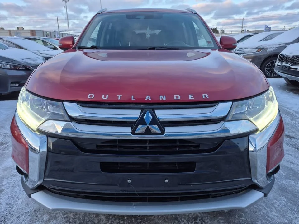 2017 Mitsubishi Outlander - Image 2 of 20