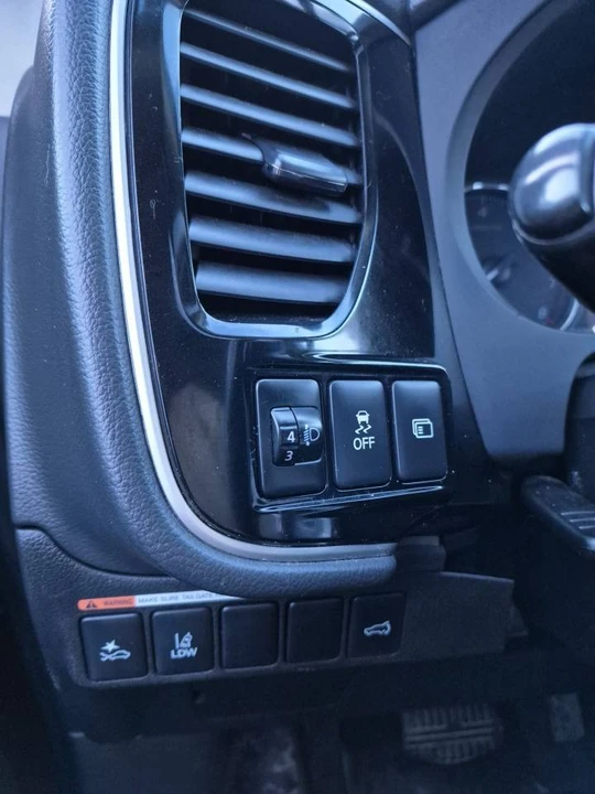 2017 Mitsubishi Outlander - Image 8 of 20