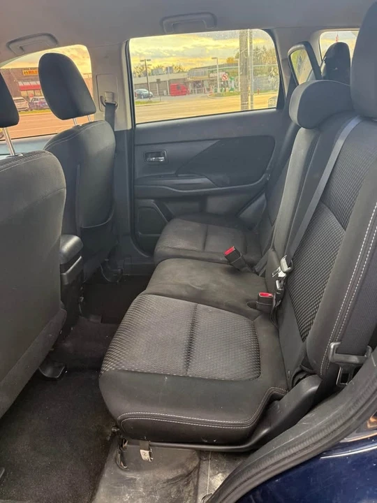 2017 Mitsubishi Outlander - Image 6 of 8