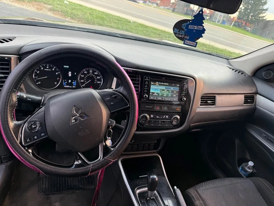 2017 Mitsubishi Outlander - Image 4 of 8