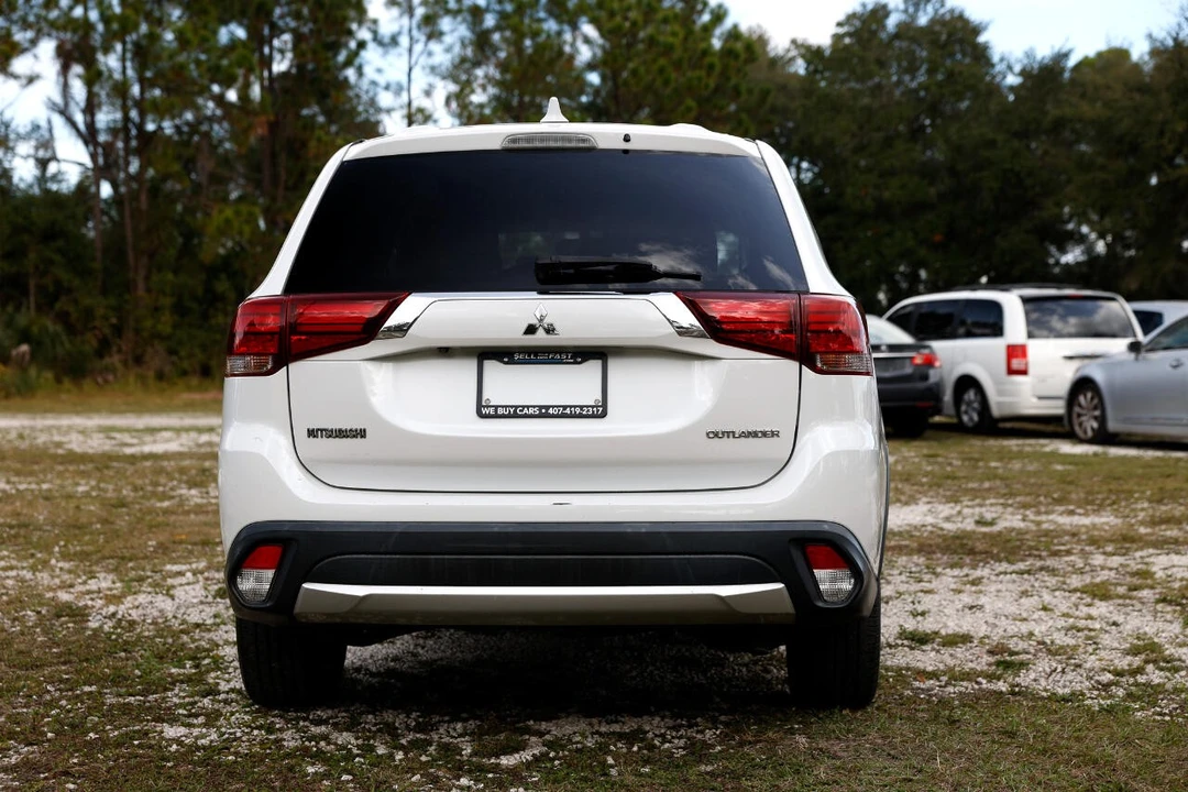 2017 Mitsubishi Outlander - Image 7 of 12