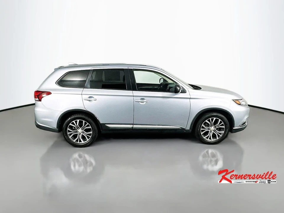 2017 Mitsubishi Outlander - Image 8 of 21