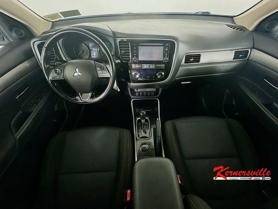 2017 Mitsubishi Outlander - Image 10 of 21