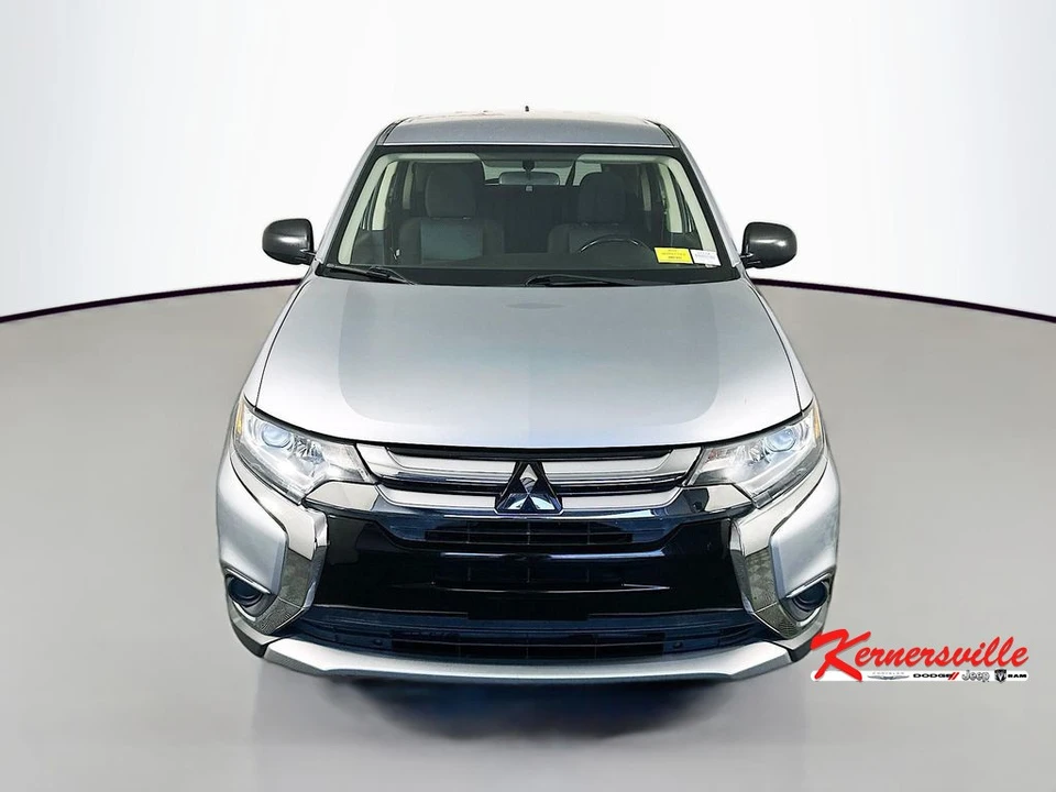 2017 Mitsubishi Outlander - Image 2 of 21