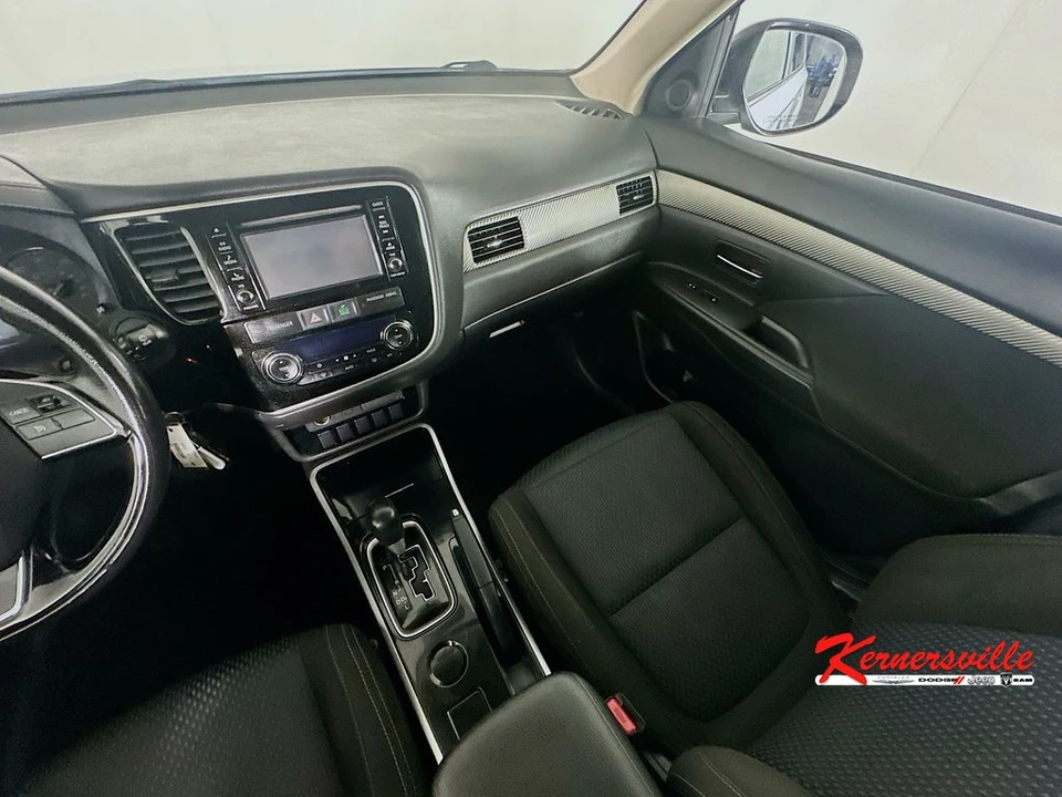 2017 Mitsubishi Outlander - Image 11 of 21