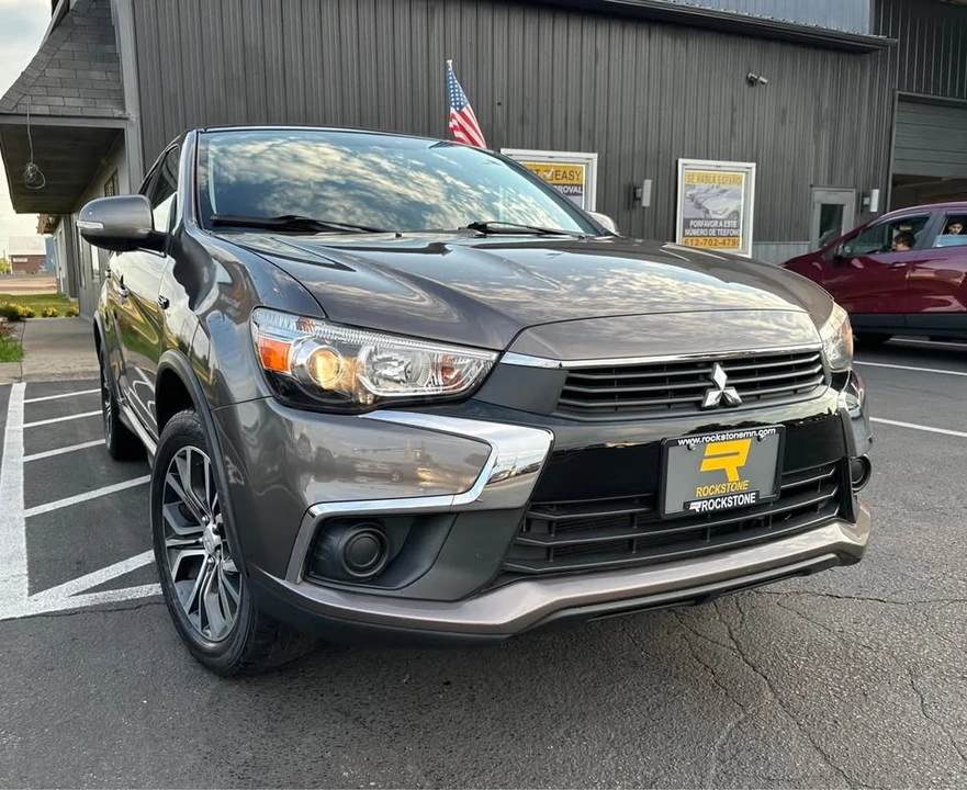 2017 Mitsubishi Outlander - Image 2 of 20