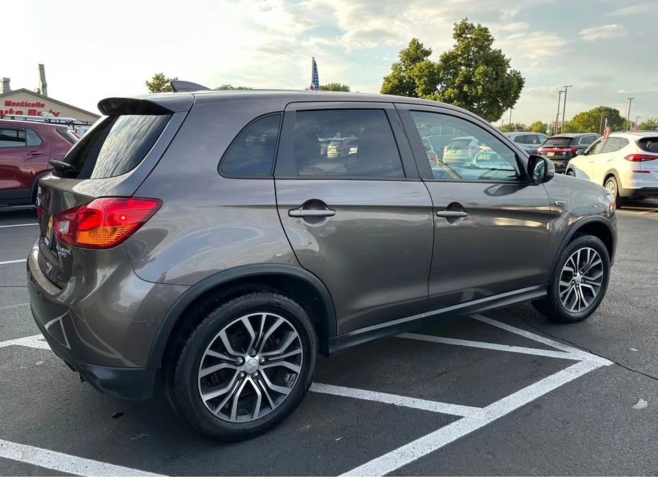 2017 Mitsubishi Outlander - Image 6 of 20
