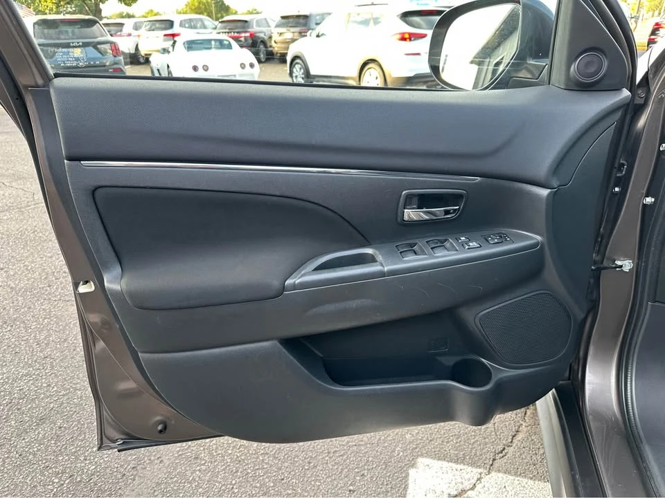 2017 Mitsubishi Outlander - Image 17 of 20