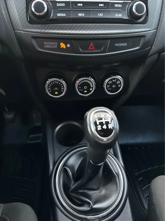 2017 Mitsubishi Outlander - Image 14 of 20