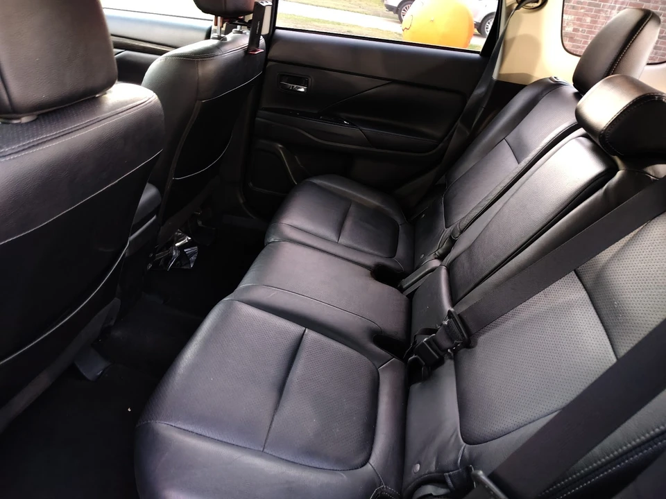2017 Mitsubishi Outlander - Image 9 of 15