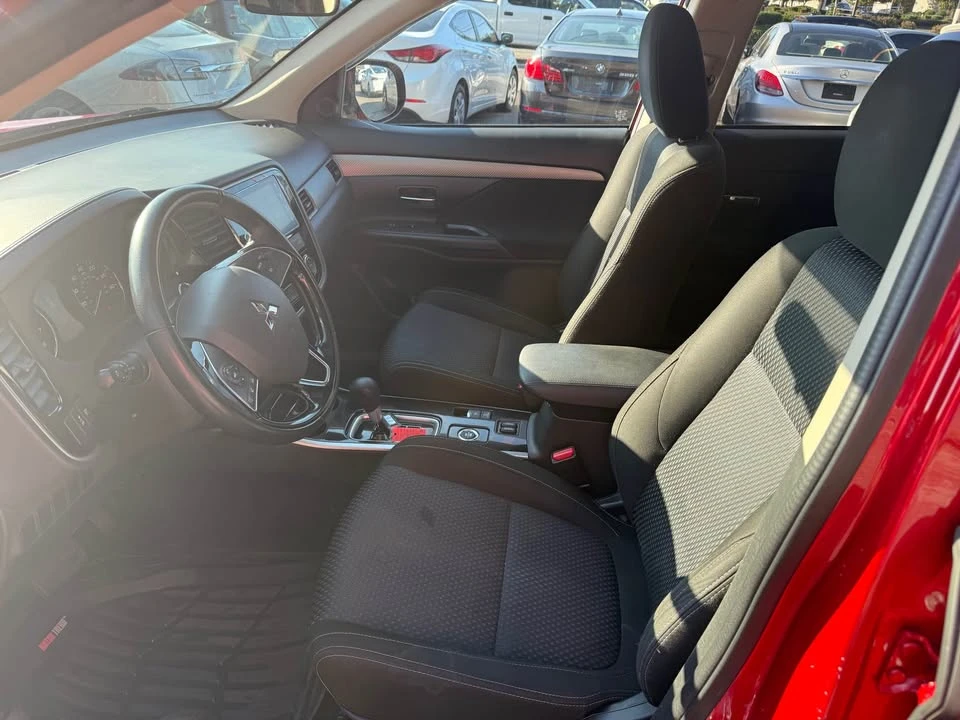 2017 Mitsubishi Outlander - Image 12 of 15