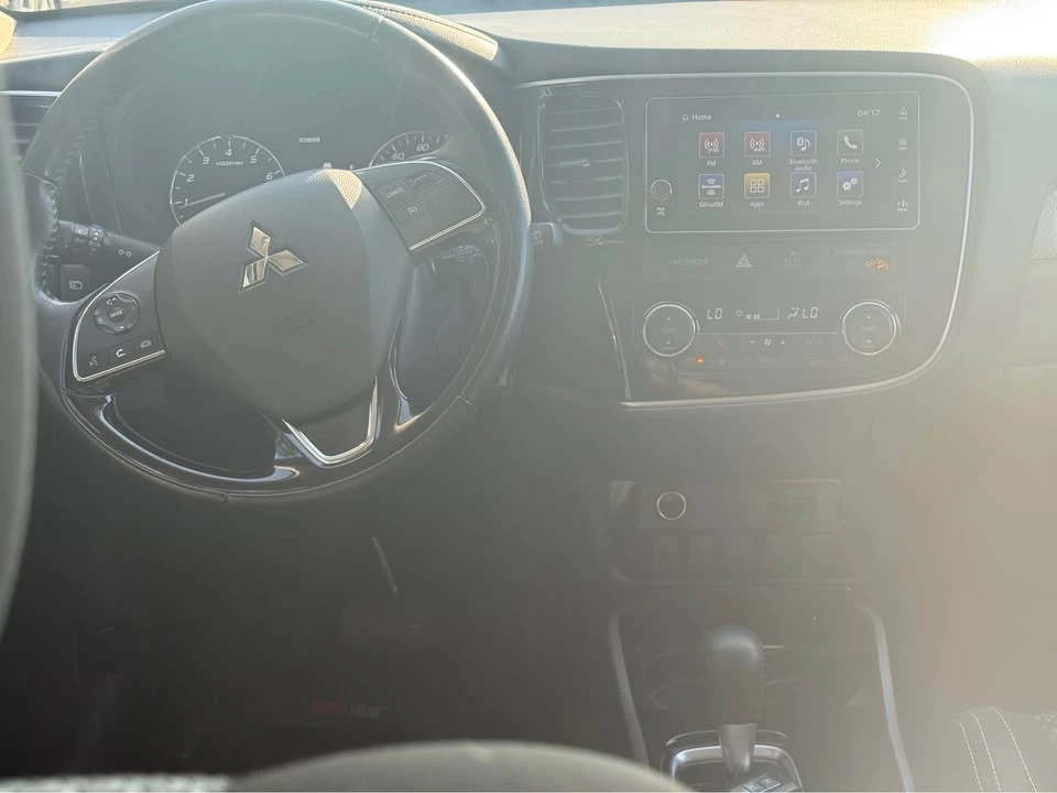 2017 Mitsubishi Outlander - Image 10 of 15