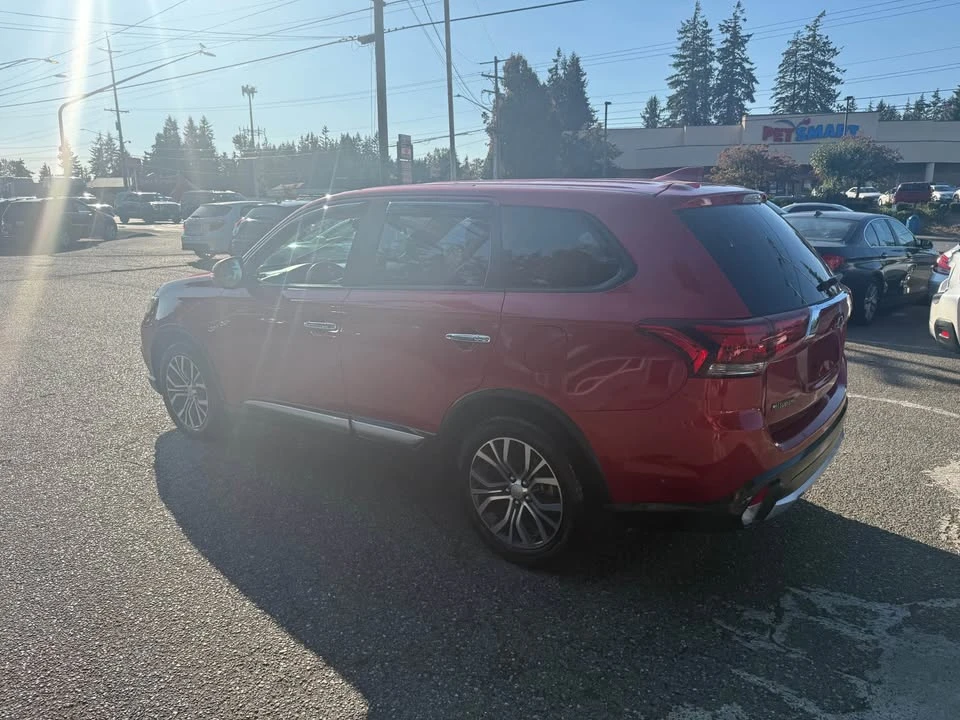 2017 Mitsubishi Outlander - Image 4 of 15