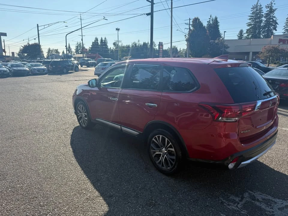 2017 Mitsubishi Outlander - Image 3 of 15