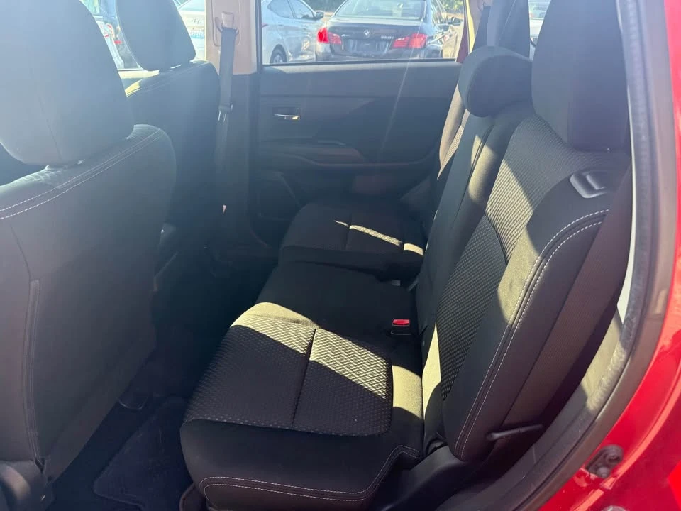 2017 Mitsubishi Outlander - Image 11 of 15