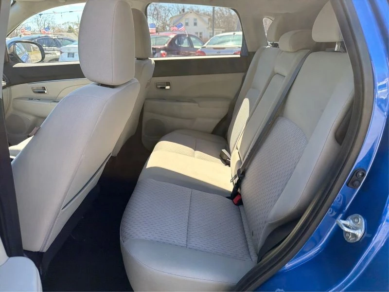 2017 Mitsubishi Outlander - Image 10 of 12