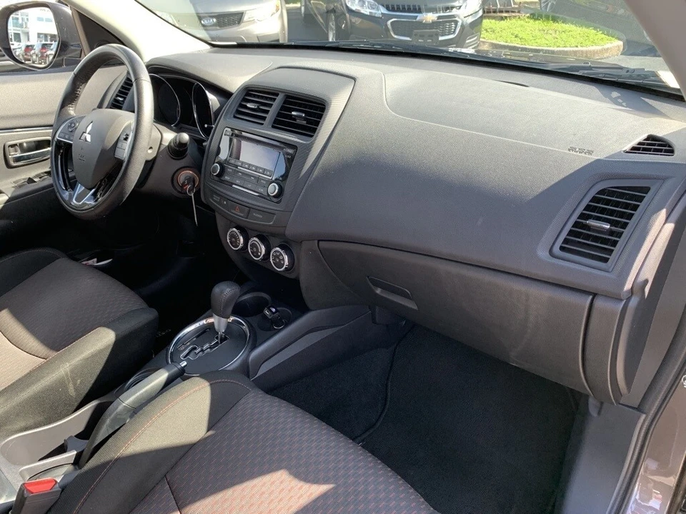 2017 Mitsubishi Outlander - Image 11 of 12