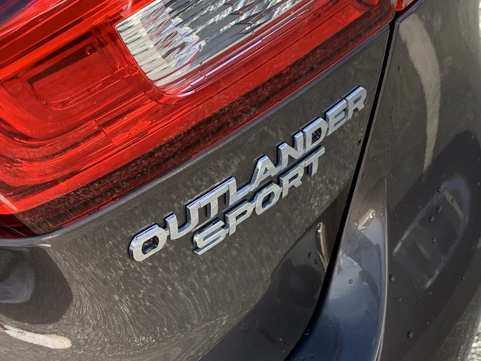 2017 Mitsubishi Outlander - Image 3 of 12