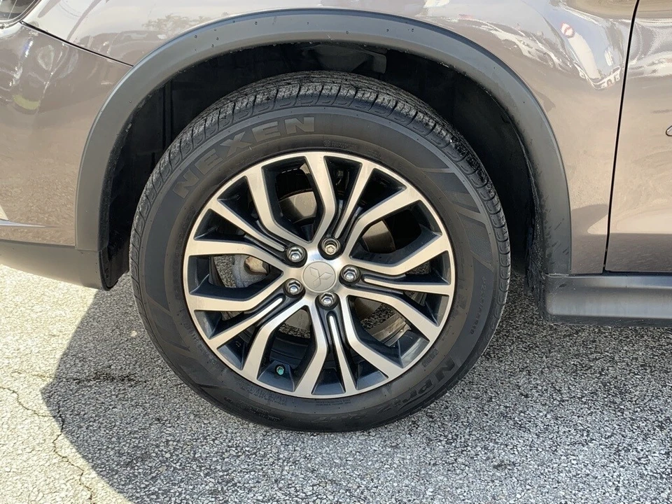 2017 Mitsubishi Outlander - Image 4 of 12