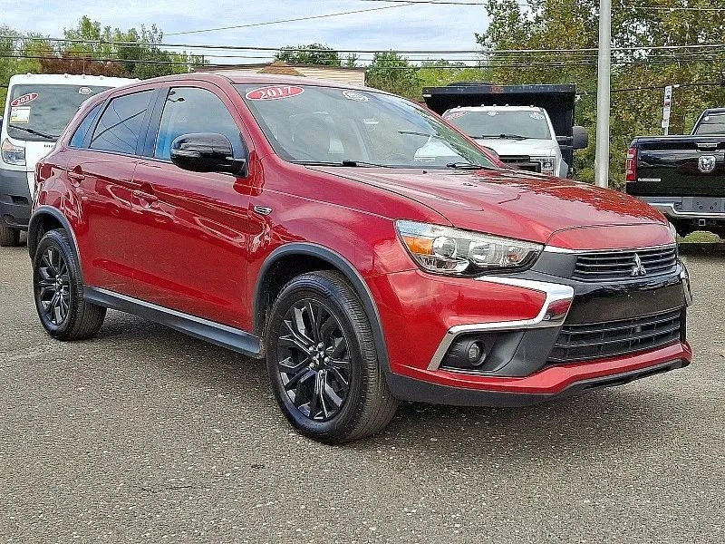 2017 Mitsubishi Outlander - Image 2 of 12