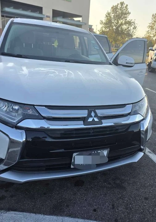 2017 Mitsubishi Outlander - Image 2 of 5