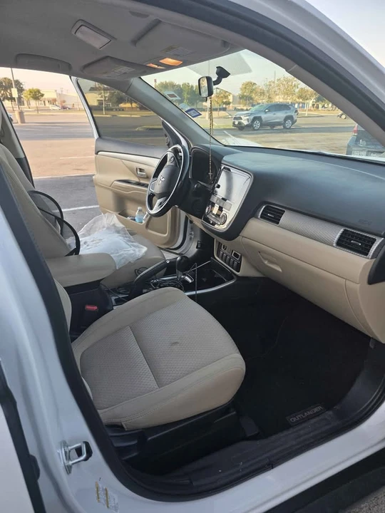2017 Mitsubishi Outlander - Image 4 of 5