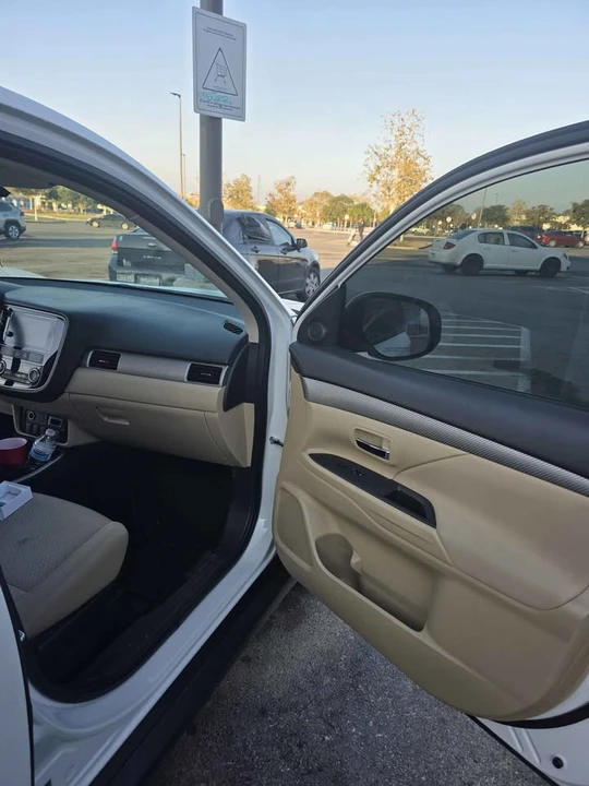 2017 Mitsubishi Outlander - Image 5 of 5