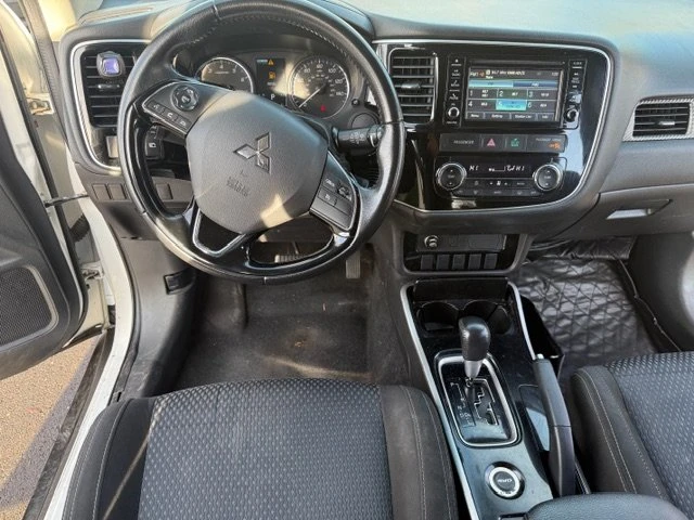 2017 Mitsubishi Outlander - Image 12 of 18